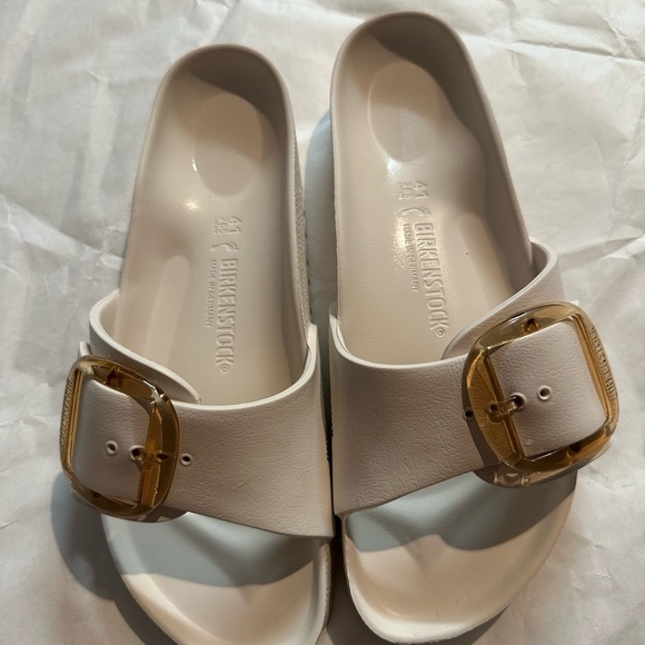 Birkenstock White Sandals with Gold Buckle - Picture 3 of 11